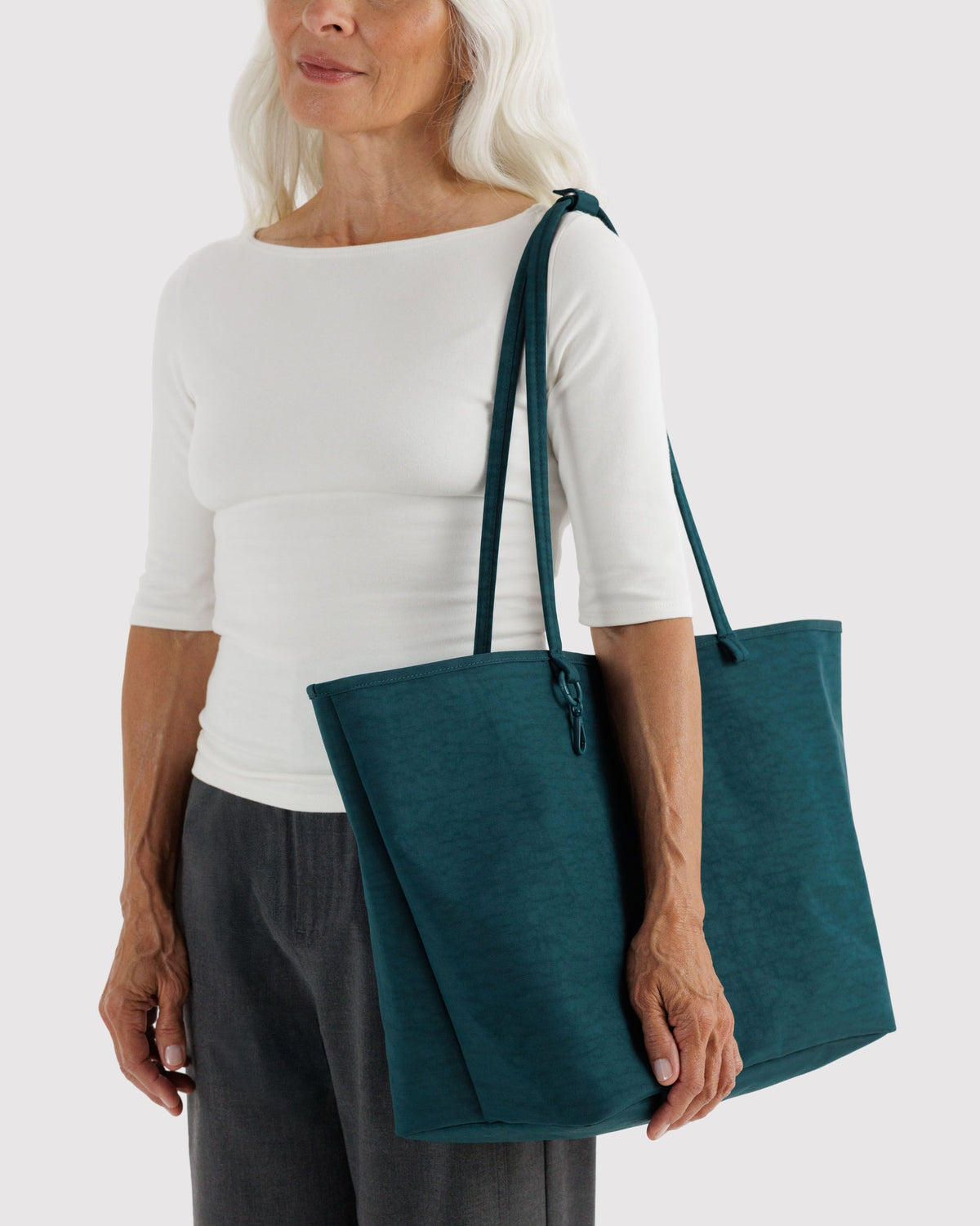 LARGE NYLON REVERSIBLE TOTE - US 0429
